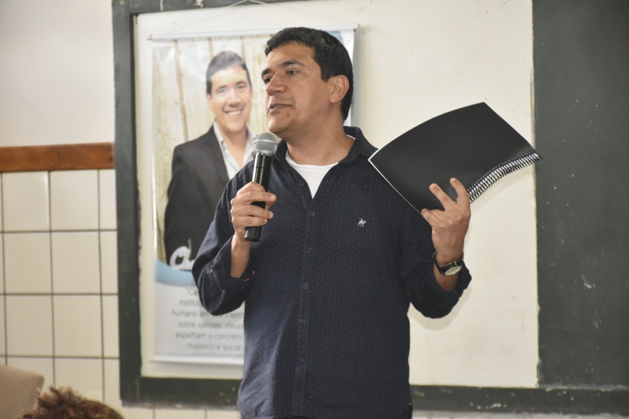 Camacã: Projeto Encontro com Escritor visita o Grupo Escolar Luíza Vargens

